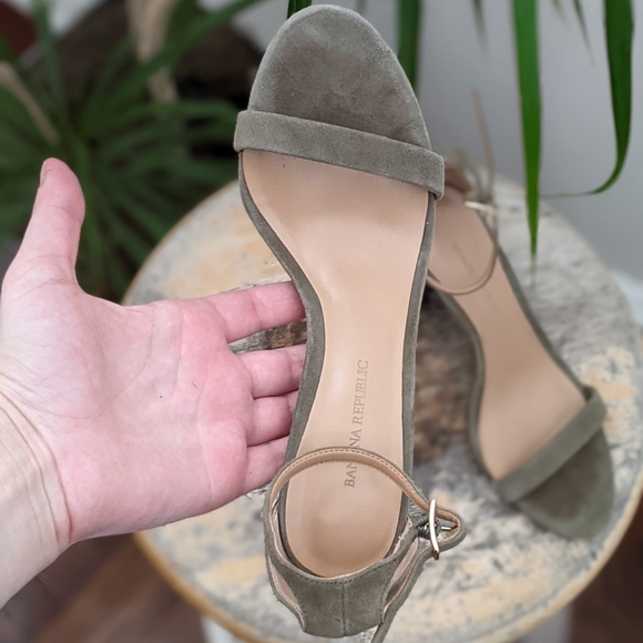 COPY - Banana Republic Green Heels - Picture 6 of 8